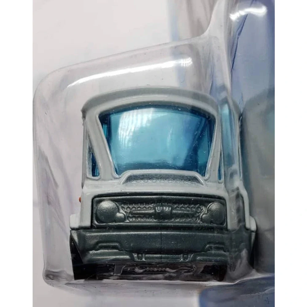 Hot Wheels 2010 New Models 13/44 Bread Box White w/Chrome 5 Spoke Wheels